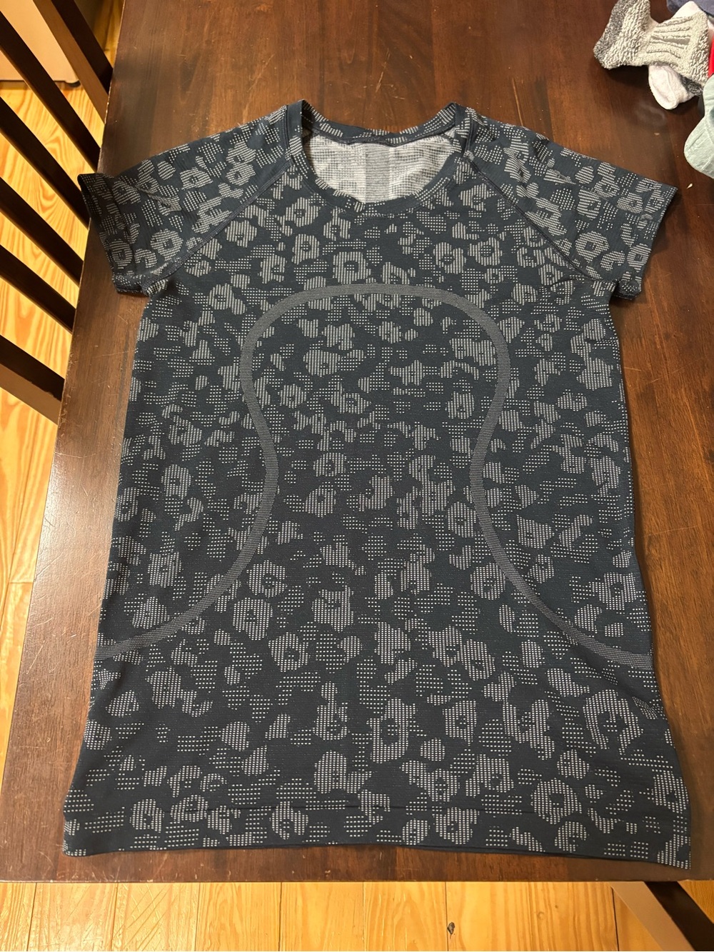 lululemon athletica Charcoal & Light Gray Short-Sleeve Performance Tee